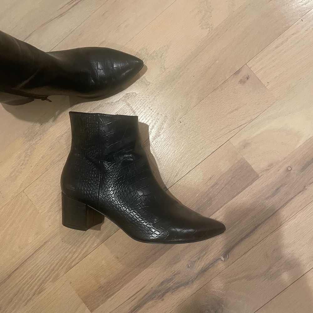 Express faux crocodile pointy toe
